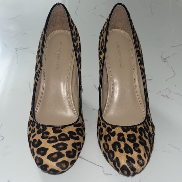 COPY - BANANA REPUBLIC Leopard Calf Hair Leather Wedge Heel Pumps - Picture 2 of 5
